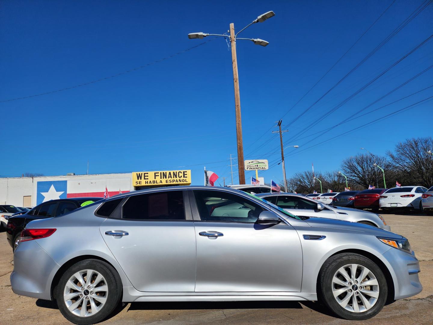 2017 SILVER /BLACK Kia Optima LX (5XXGT4L3XHG) with an 2.4L L4 DOHC 16V engine, 6A transmission, located at 2660 S.Garland Avenue, Garland, TX, 75041, (469) 298-3118, 32.885551, -96.655602 - Photo#2